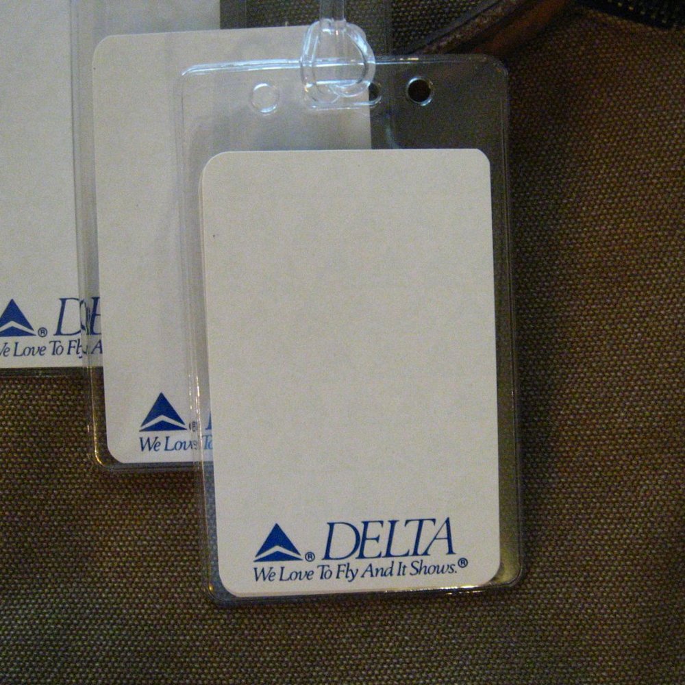 ✈️ Delta Airlines White Love To Fly Luggage Tags (3) - Picture 3 of 4